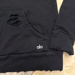 Alo sweatshirt 
Fashionable tears and slits